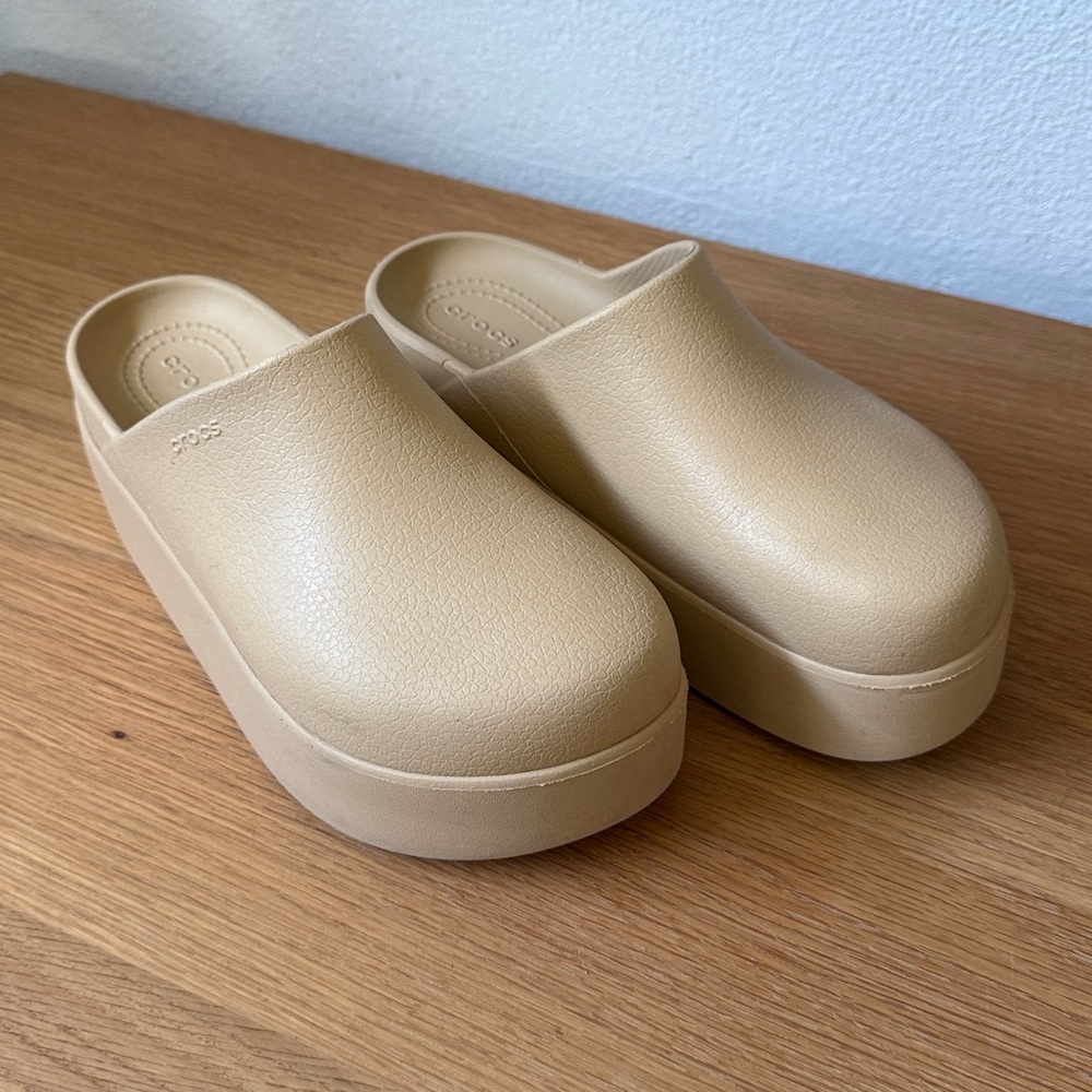 Crocs Dylan 1.5” Platform Clogs